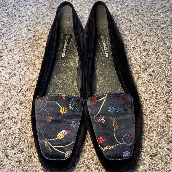 Enzo Angiolini Velvet Black Floral Embroidered Loafers | Women’s size 10 - Picture 1 of 4